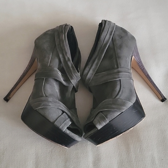 Burberry Women's Platform Heels - Picture 15 of 17